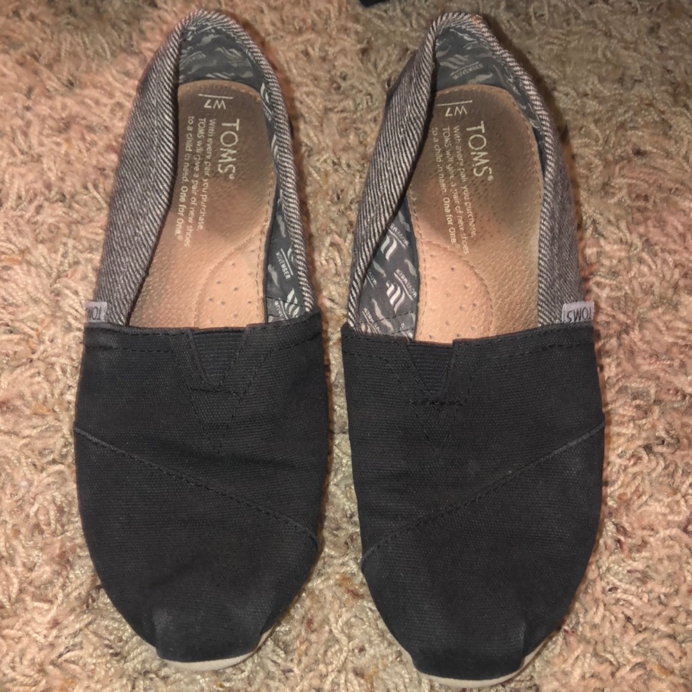 Used toms shoes in great condition size 7